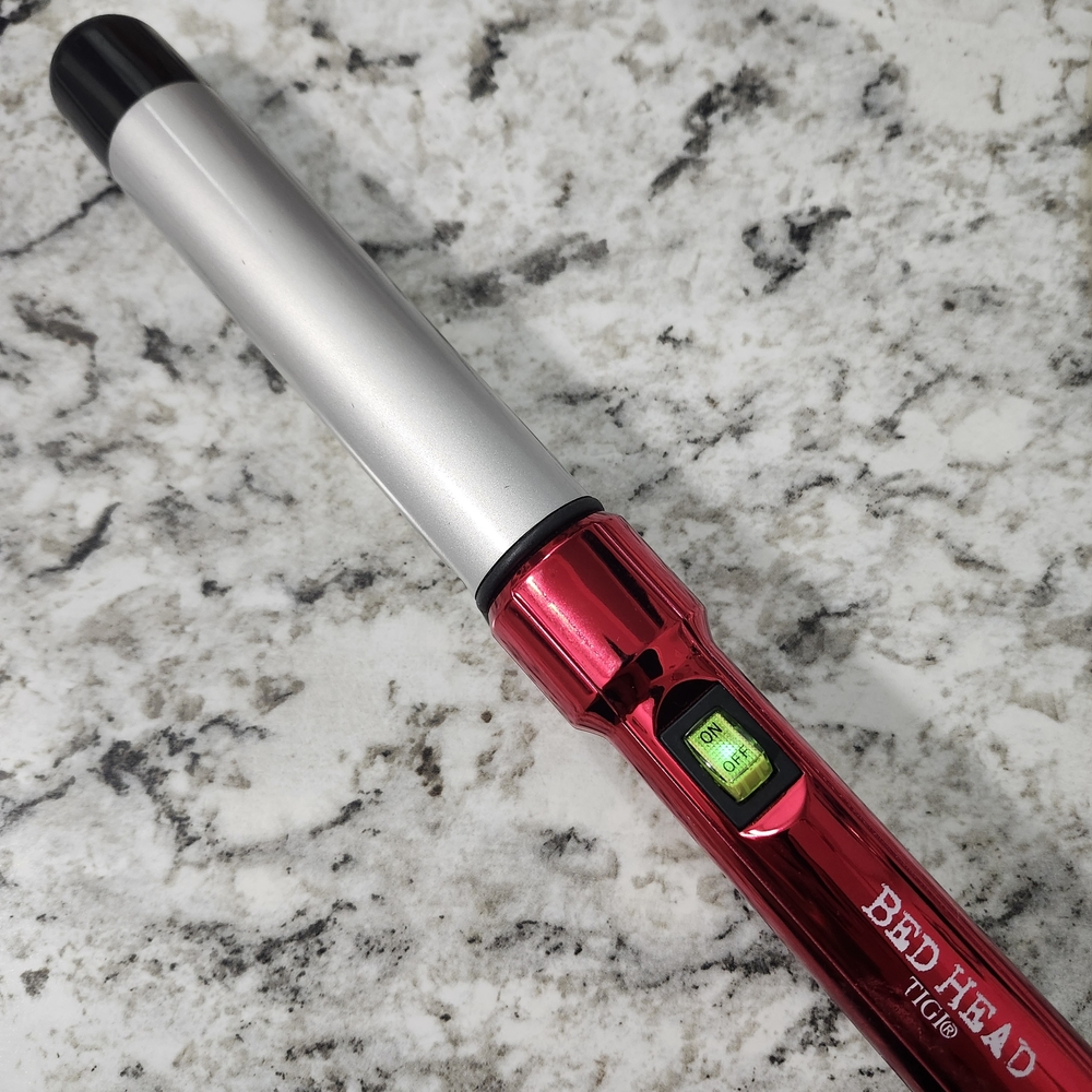Bedhead Hair | Bedhead Curling Wand | Color: Red/Silver | Size: 1-1/4”